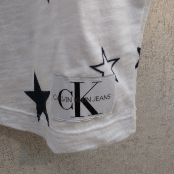 *SOLD* Calvin Klein Jeans Crop Top - Picture 7 of 11